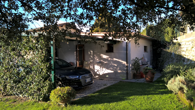 Sanatoria garage con più vincoli sovrapposti a Lucca