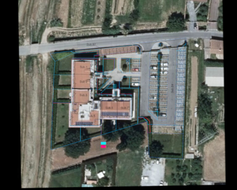 Sovrapposizione grafica per verifica di presunta difformità edilizia a Saltocchio Lucca