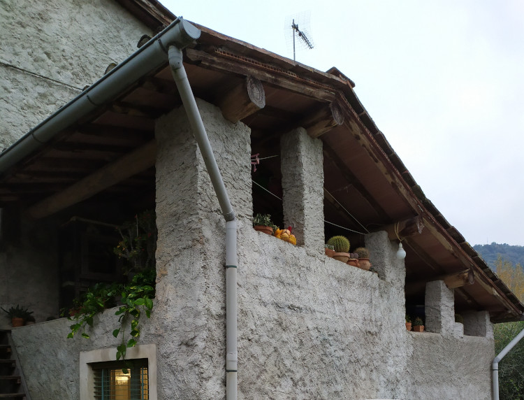 Atto notarile inglese per assenso di confinante straniero in pratica edilizia a Borgo a Mozzano